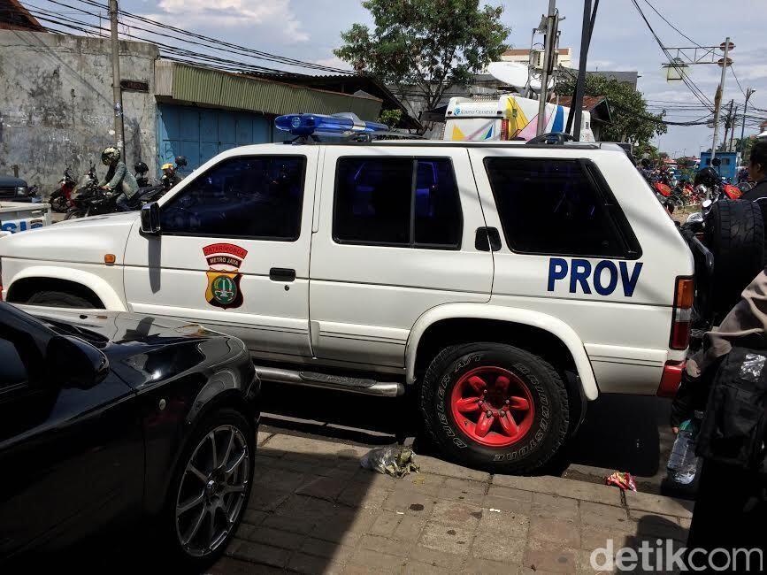 Usai Diamankan Polwan, Ratna Sarumpaet Terjebak di Mobilnya yang 'Dihadang' Provost