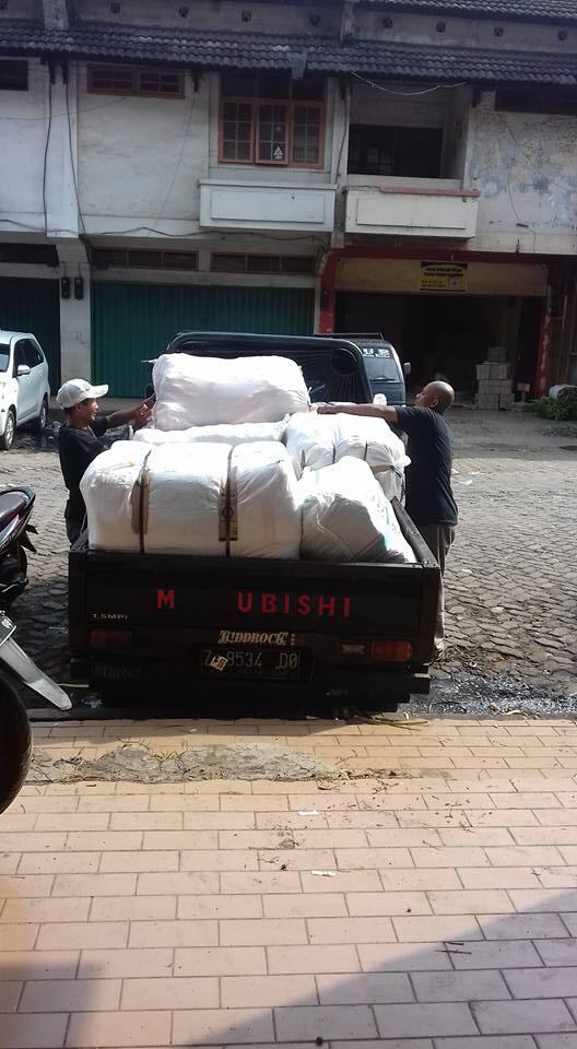 Distributor Mainan Kecil, eceran Rp 500-1000 di Pasar Induk Caringin, Bandung