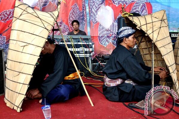 Melestarikan Kesenian Cengklungan Asli Temanggung