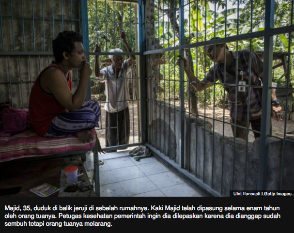 Satu hari bersama warga 'Kampung Idiot'