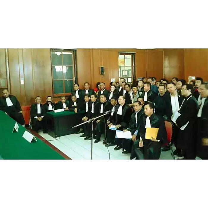 Hakim Kaget, Sidang Dihadiri 72 Pengacara, Tempatnya Nggak Cukup