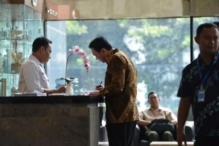 10 Jam Berlalu, KPK Belum Selesai Periksa Ahok 