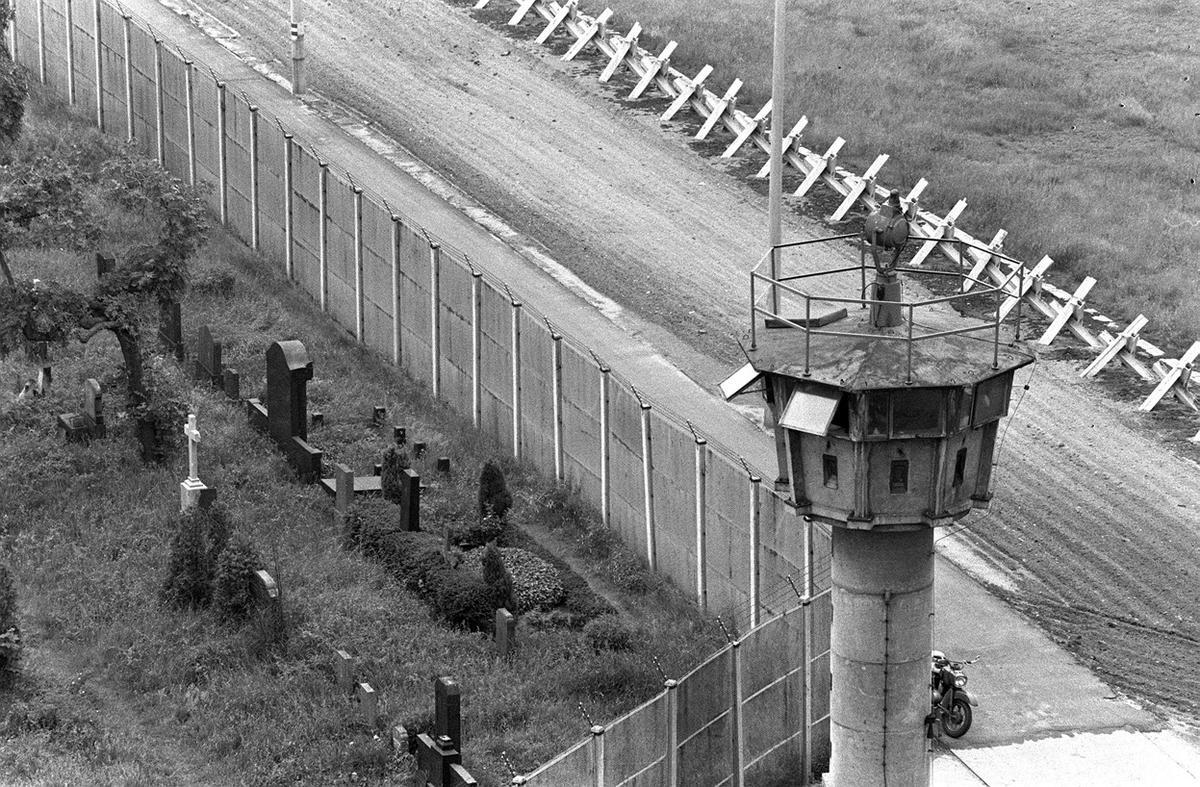 Runtuhnya Tembok Berlin dalam Gambar