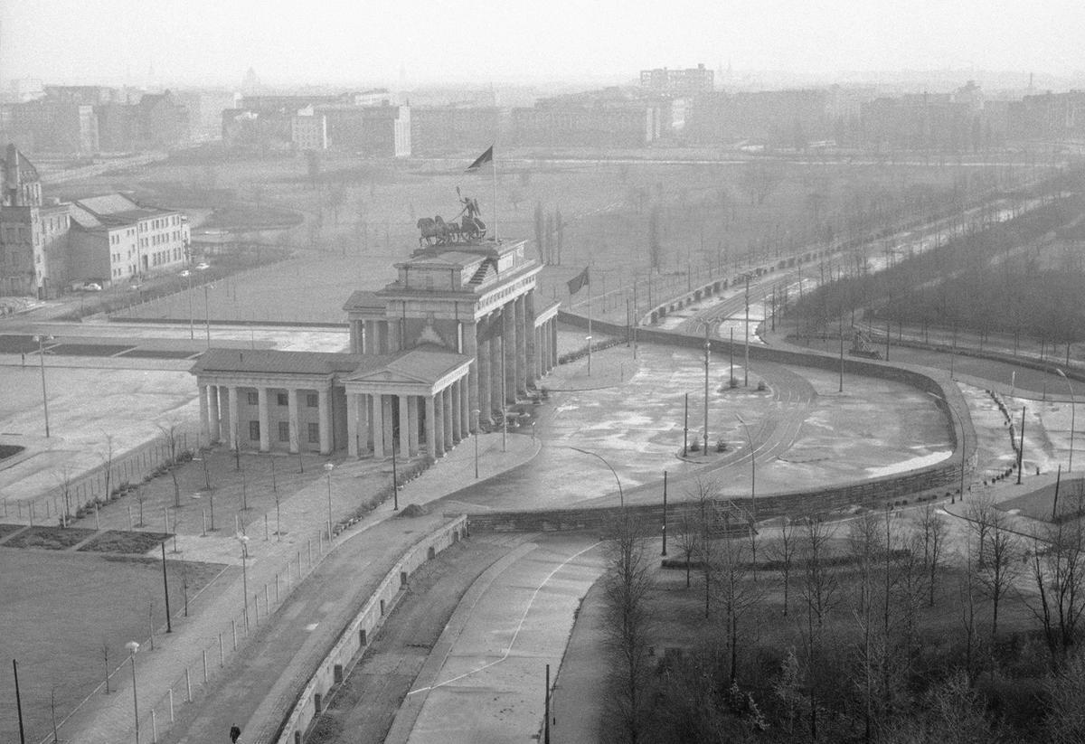 Runtuhnya Tembok  Berlin  Dalam Gambar  KASKUS