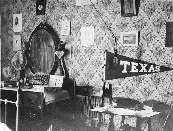 Tengok Kamar Kosan Anak Kuliah Tahun 1900-an 