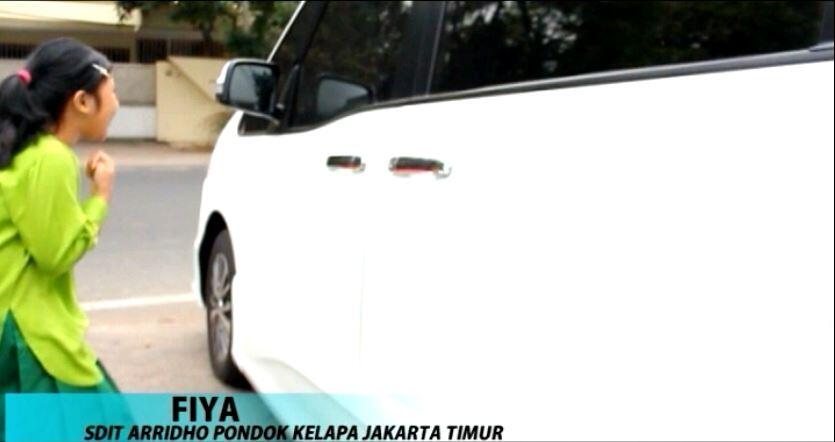 5 Gaya Si Kecil di Dalam Mobil