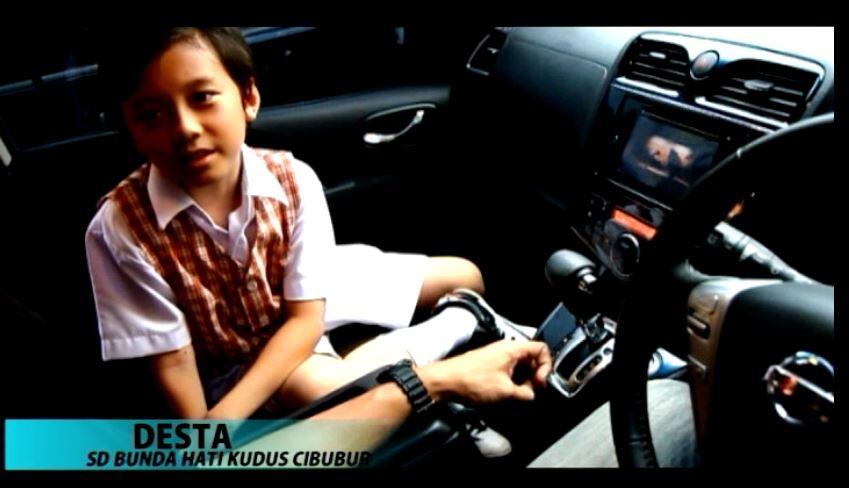 5 Gaya Si Kecil di Dalam Mobil
