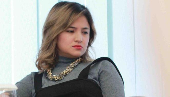 (Datang bersama BNN) Jupe Gerebek Marshanda yang Lagi Asyik Pakai Narkoba