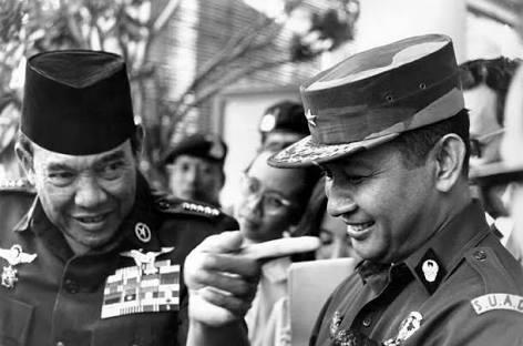 Mengapa Bung Karno Tak Mau Memukul Soeharto