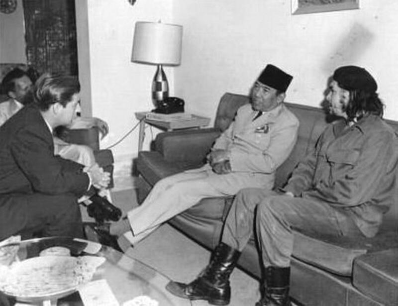 Mengapa Bung Karno Tak Mau Memukul Soeharto