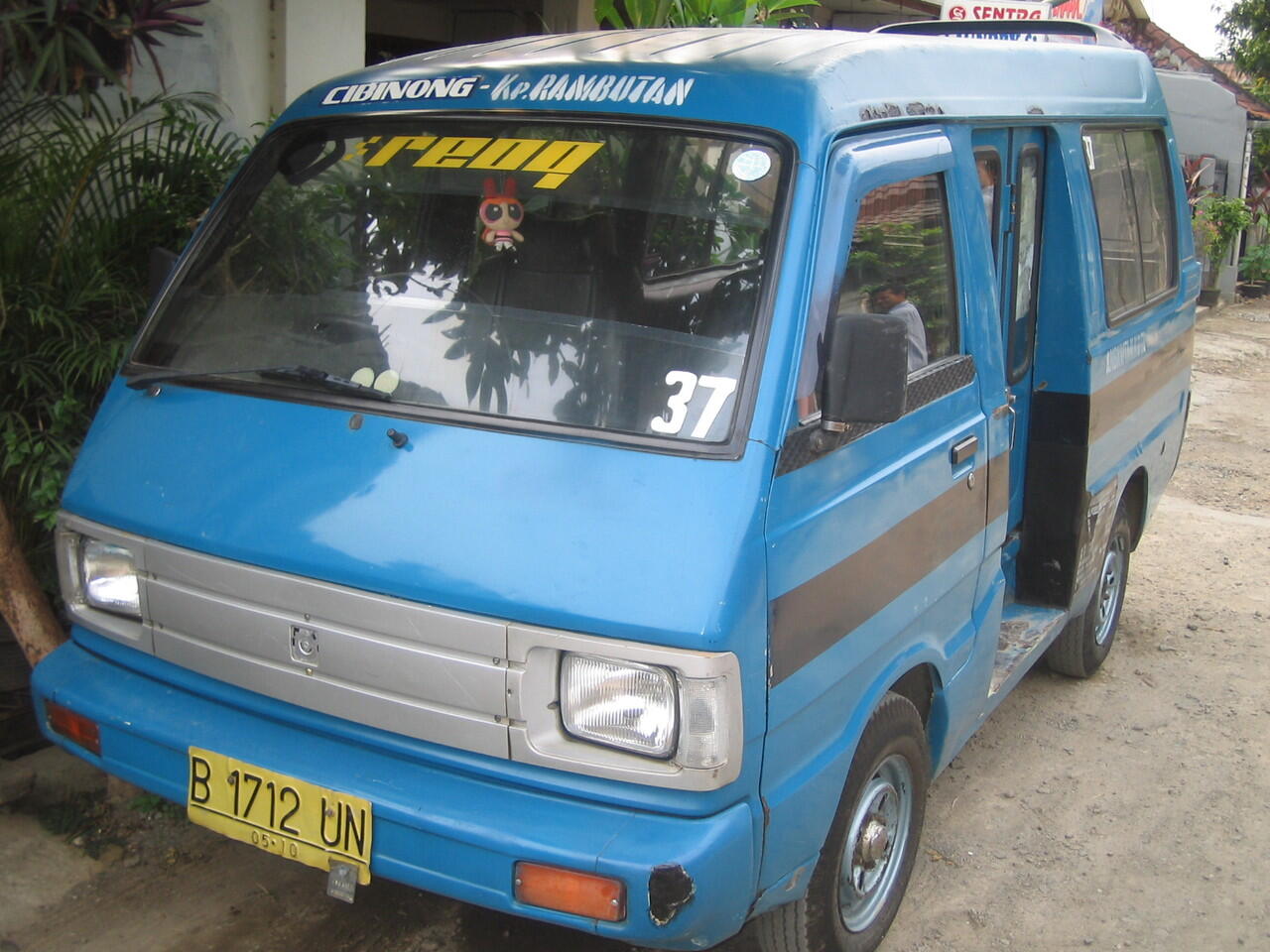 JANGAN LAKUKAN INI DI ANGKUTAN UMUM