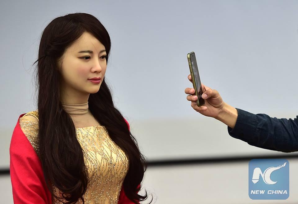 Interaktif Jiajia robot China Cantik