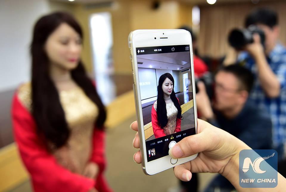 Interaktif Jiajia robot China Cantik