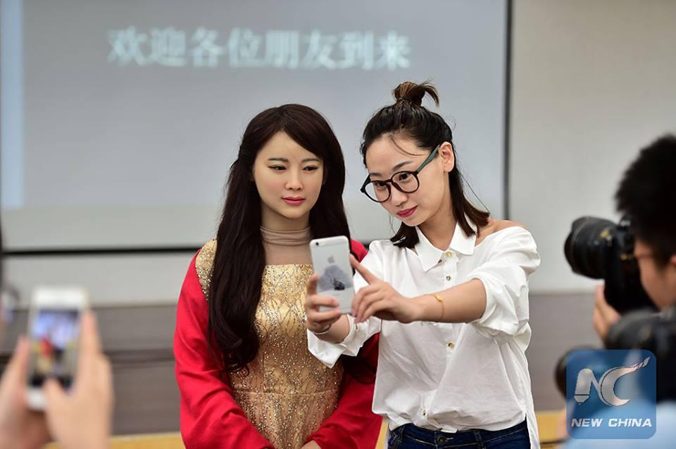Interaktif Jiajia robot China Cantik