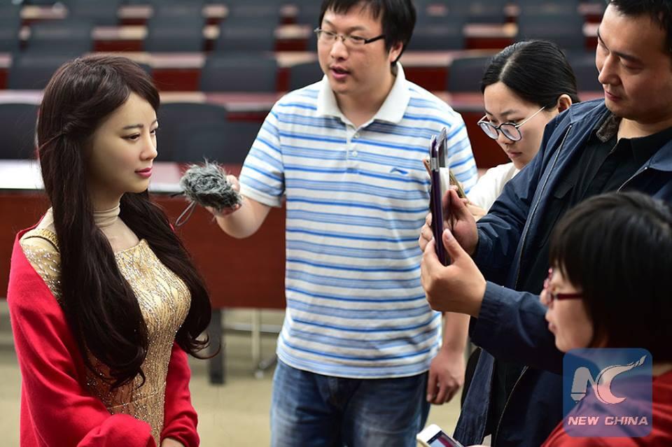 Interaktif Jiajia robot China Cantik