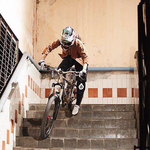 Exa, si cantik asal Indonesia yang garang di kancah downhill dunia