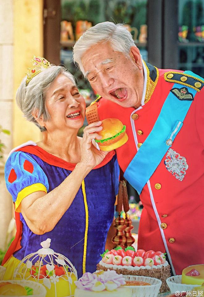 40 Gambar Kartun Romantis Kakek Nenek HD Terbaik