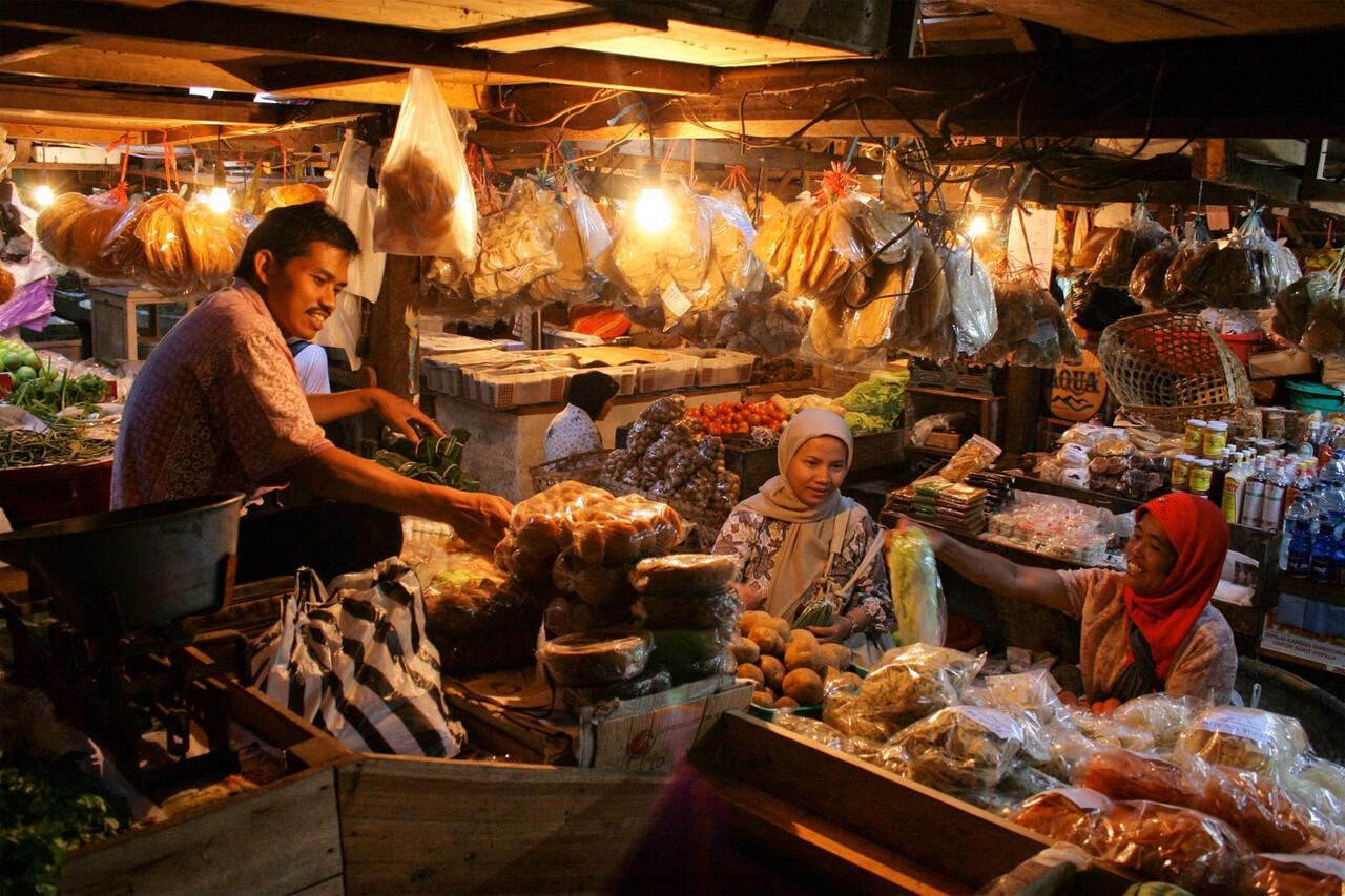 &quot;Gesekan&quot; di Pasar Tradisional (Defend of The Sikil)
