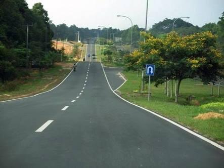 Mobil Ceper Terjebak Lubang. Watchout!!