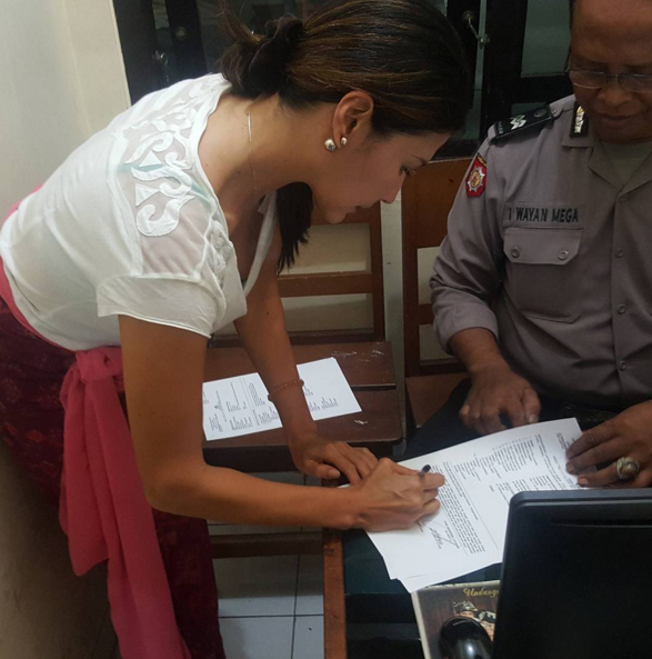 Si Pelaku Mau Diperiksa Polisi: Tamara Bleszynski Dijambak Lalu...