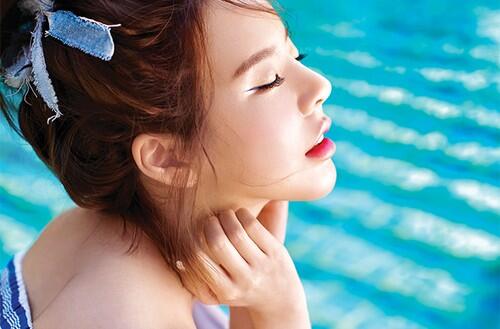 Bibir Sensual Sunny 'SNSD' Saat Pemotretan Majalah di Bali