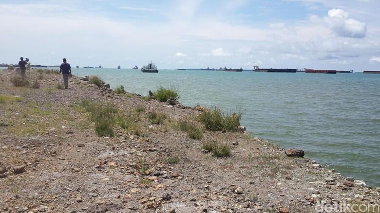 Warga Lontar Akui Ada Tawaran 'Uang Damai' dari Perusahaan Penyedot Pasir