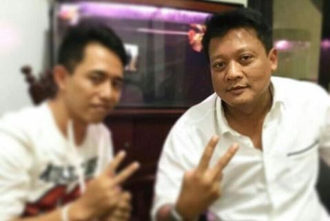 Pelaku Mutilasi Bangga Foto dengan Polisi, Netizen Mengutuk
