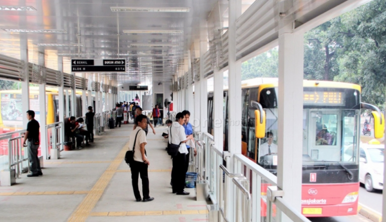 Busway diperbanyak, Haltenya belum juga ada Fasilitas Toilet