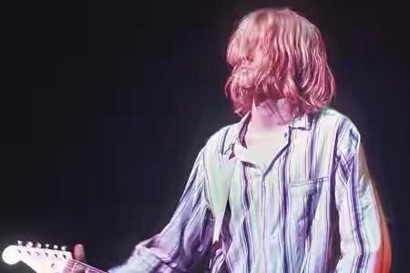 Gitar Milik Kurt Cobain Dilelang Seharga 100 Ribu Poundsterling