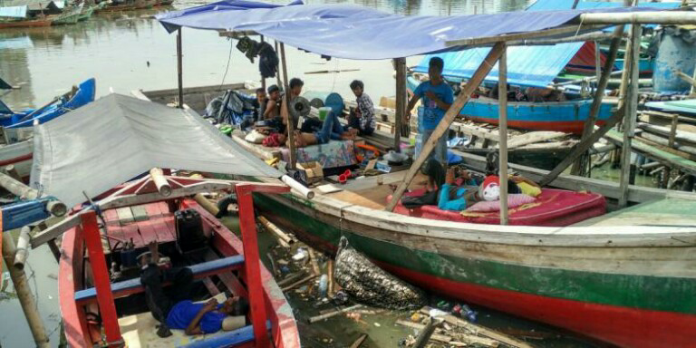 Di Rusun Mereka &quot;Dimanja&quot;, di Perahu Mereka Menderita...