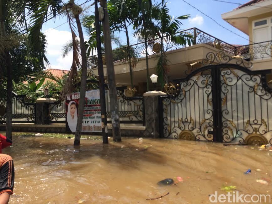 Rumah Kebanjiran, Hasnaeni 'Wanita Emas': Ini Mah Tenggelam