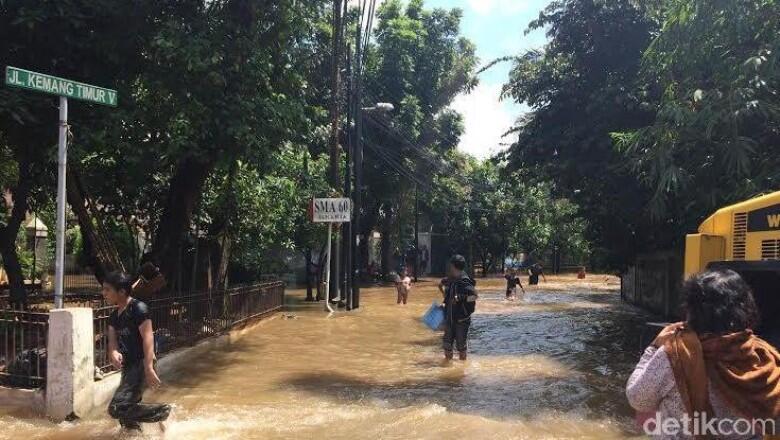 Rumah Kebanjiran, Hasnaeni 'Wanita Emas': Ini Mah Tenggelam
