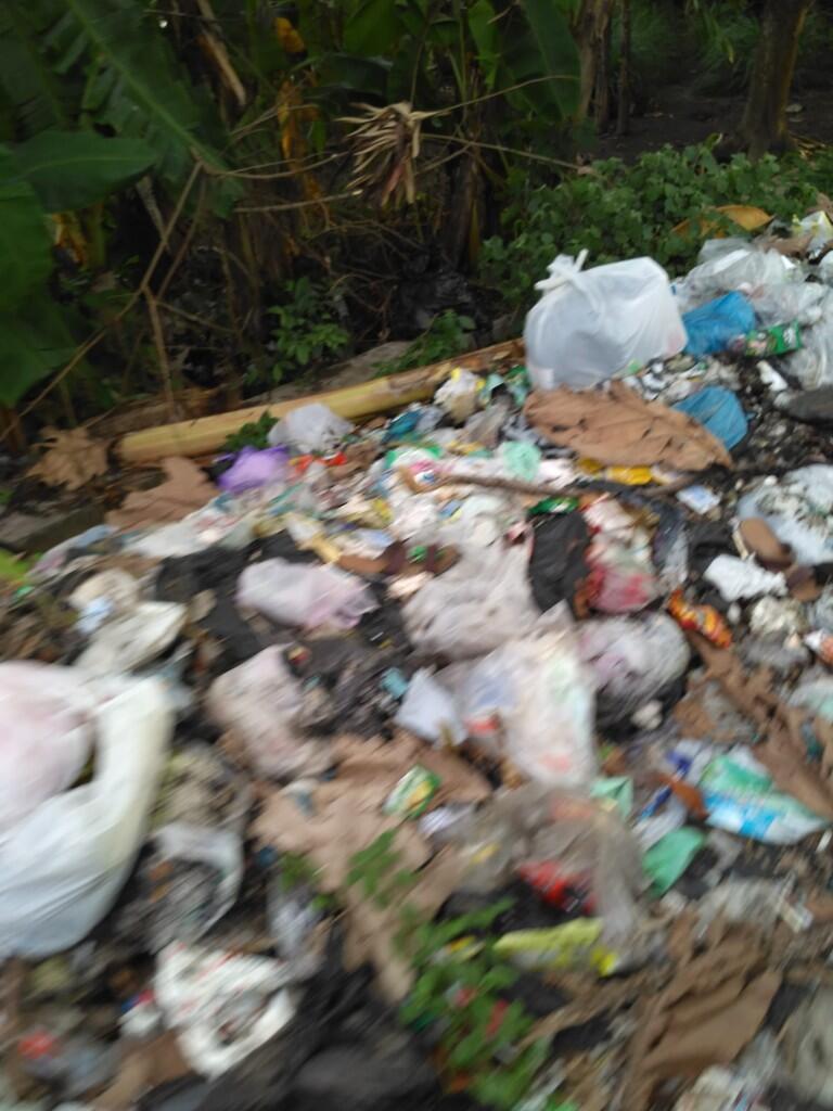 &#91;KOMBAT NATURE&#93; Tumpukan Sampah Mulai Menggunung di Pinggiran Selokan Mataram Jogja