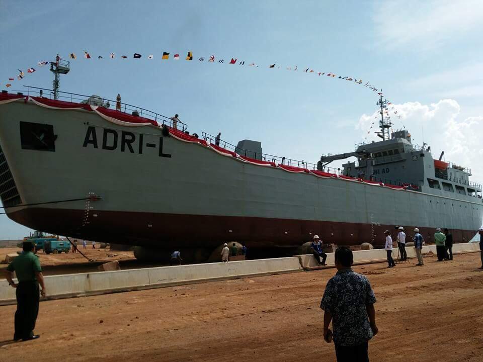 Jaga Keutuhan NKRI, Kapal LCU 1200 DWT Resmi Diluncurkan