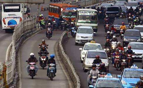 jangan sok kritis kalo masih ngelakuin ini dijalan raya