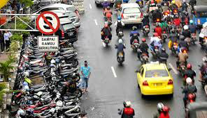 jangan sok kritis kalo masih ngelakuin ini dijalan raya