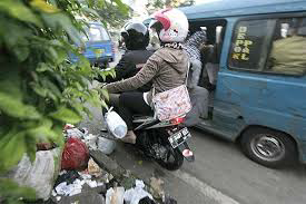 jangan sok kritis kalo masih ngelakuin ini dijalan raya