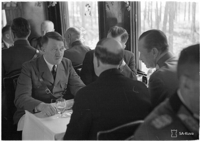 TERNYATA BEGINI TOH!, percakapan Adolf Hitler dengan suara normal