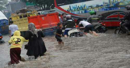 (Salah AHOK) Banjir Jabar akibatkan kerugian Miliaran Rupiah