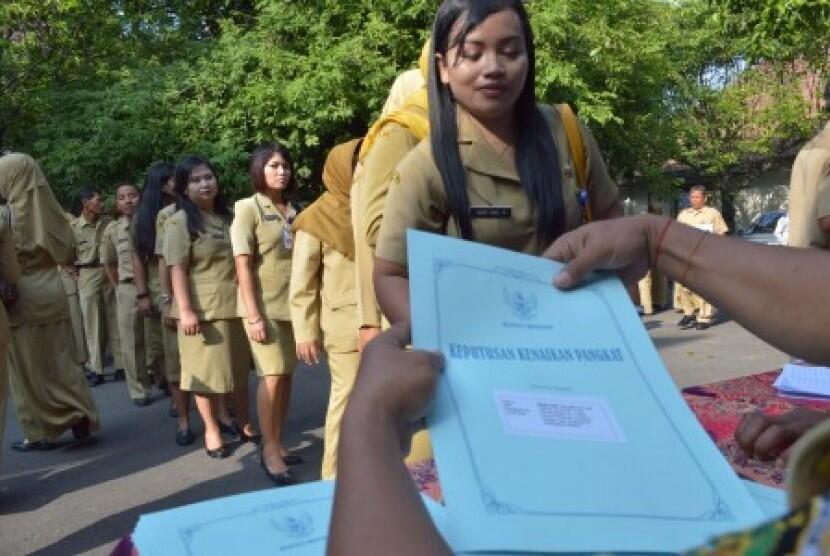 Pemerintah Diminta Hukum PNS Misterius