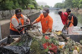 Kumpulan Foto &amp; Upah Petugas Kebersihan DKI Jakarta