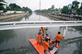 Kumpulan Foto &amp; Upah Petugas Kebersihan DKI Jakarta