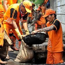 Kumpulan Foto &amp; Upah Petugas Kebersihan DKI Jakarta