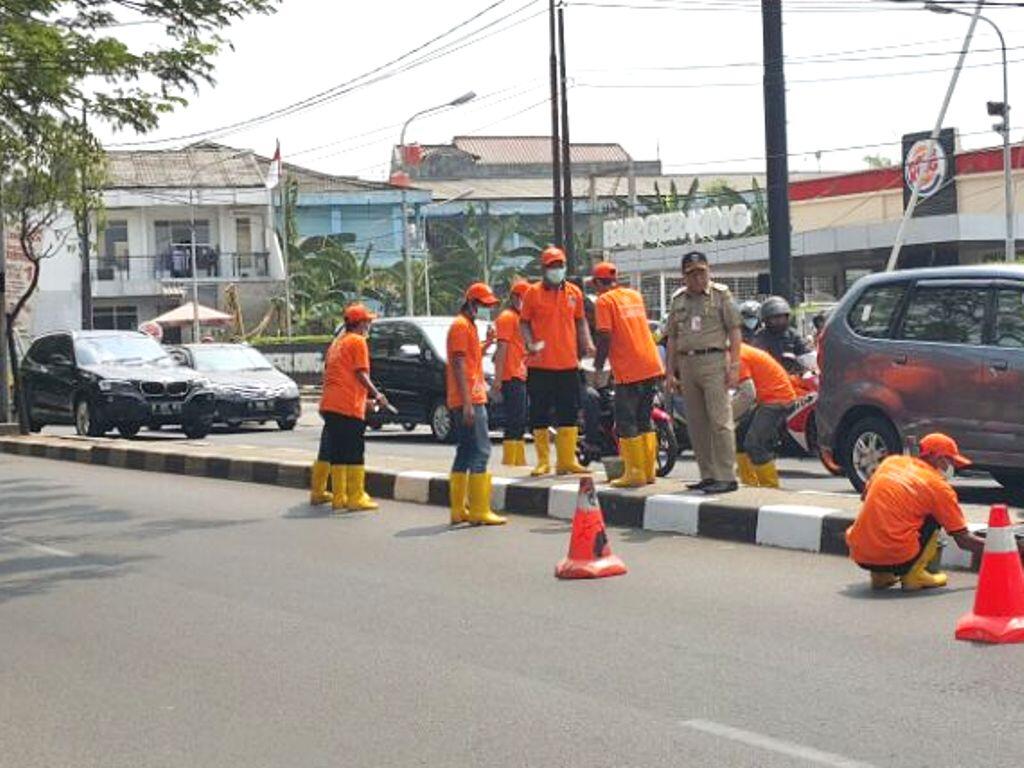 Kumpulan Foto &amp; Upah Petugas Kebersihan DKI Jakarta