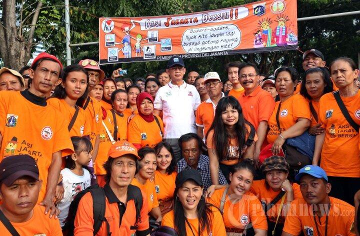Kumpulan Foto &amp; Upah Petugas Kebersihan DKI Jakarta
