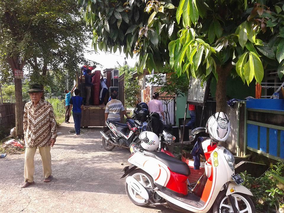 Angkernya Rumah Tusuk Sate