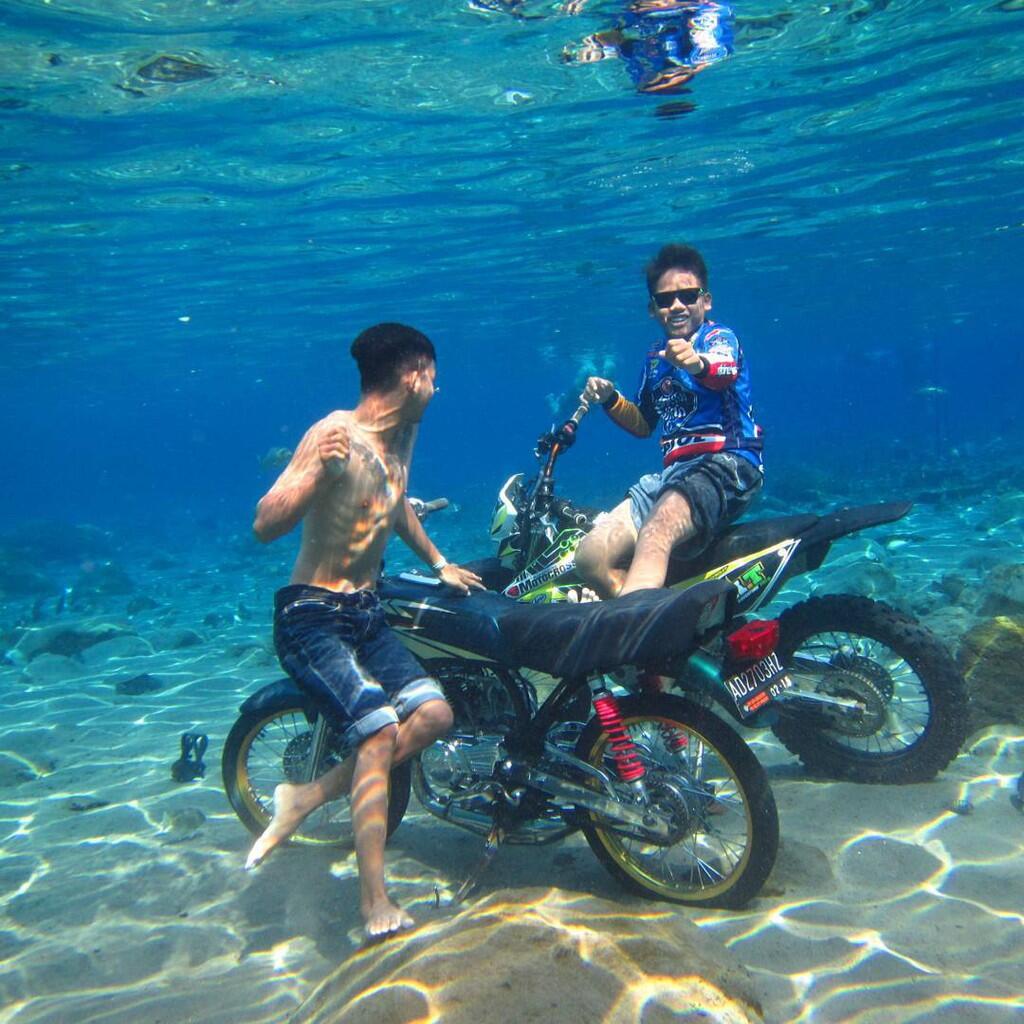 Terungkap! Begini Cara Menurunkan Motor di Umbul Ponggok Klaten.
