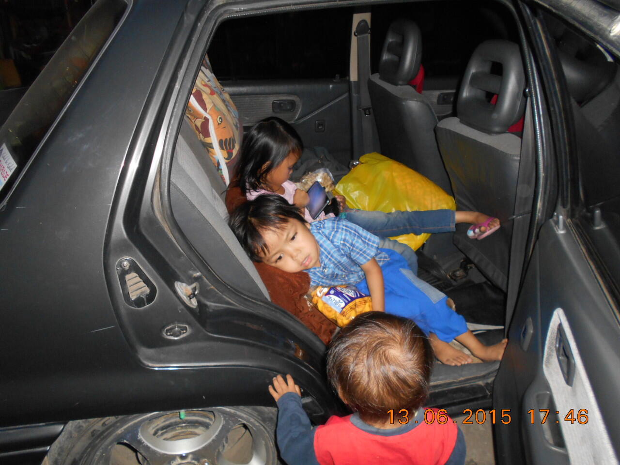 (FR) Perjalanan Liburan Family Bandung Bali Bromo Menggunakan Mobil Tua
