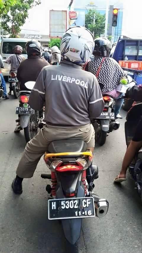 Pengendara Honda Blade Berjaket Liverpool Yang Meresahkan