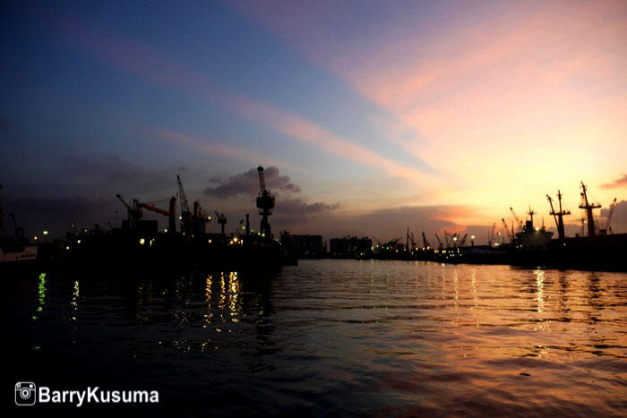 Tanjung Perak Pelabuhan tersibuk di Indonesia.